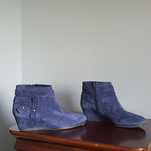 Navy suede bootie - Picture 1 of 3